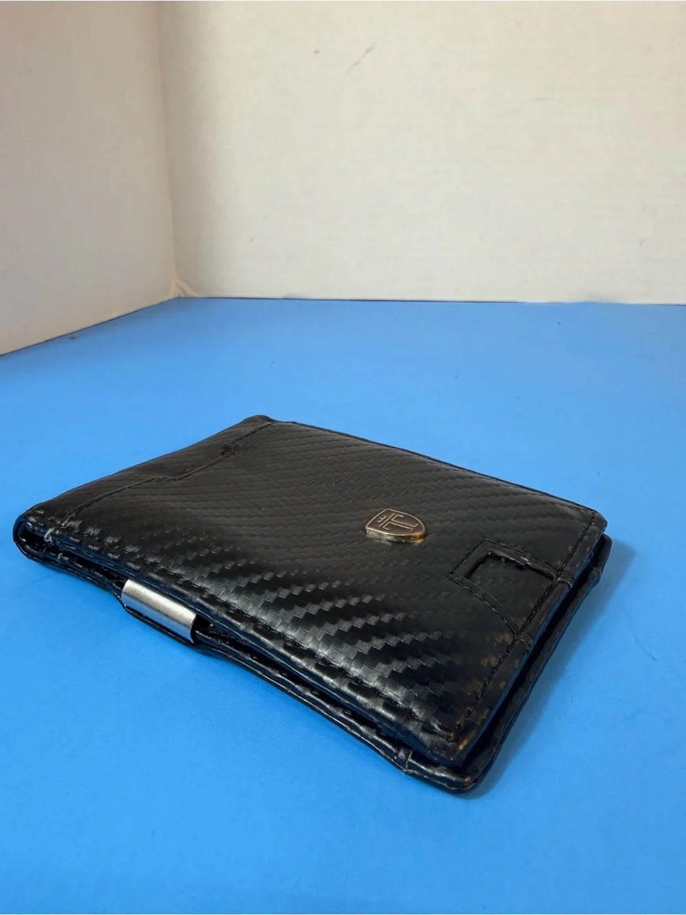 Black Carbon Fiber Magnetic Wallet Sleeve